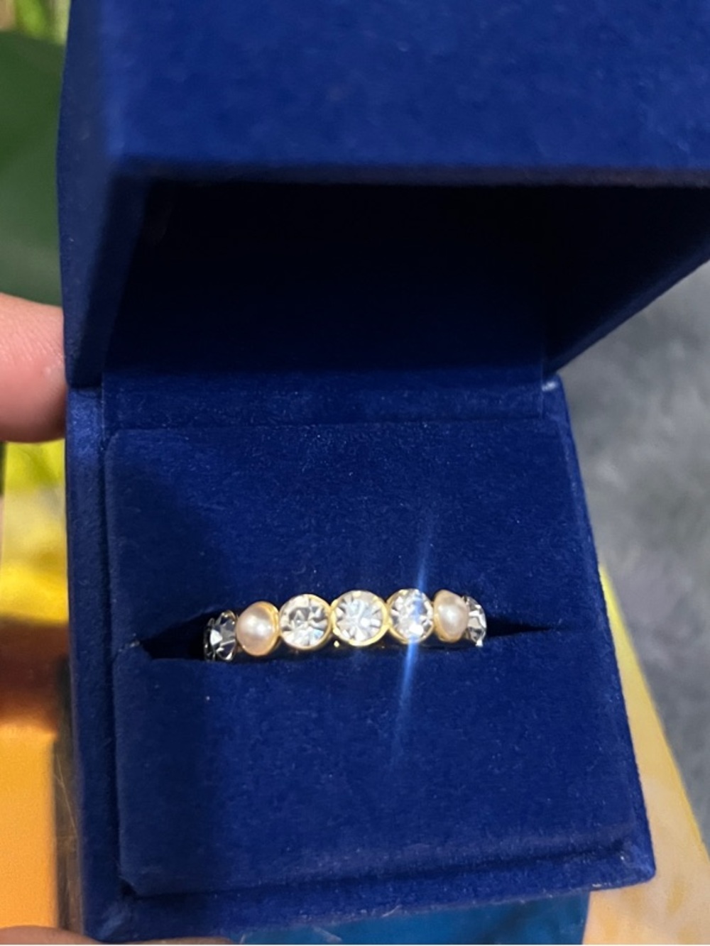Kurt Geiger Gold Band Ring with Pearls and Clear Crystals retail $68 NWT - Picture 3 of 4
